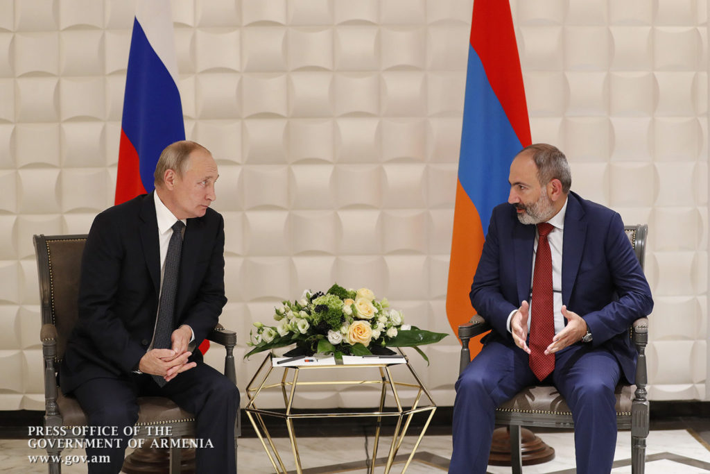Armenian PM Nikol Pashinyan and Russian President Vladimir Putin following the 2019 Supreme Eurasian Economic Council meeting, January 10, 2019