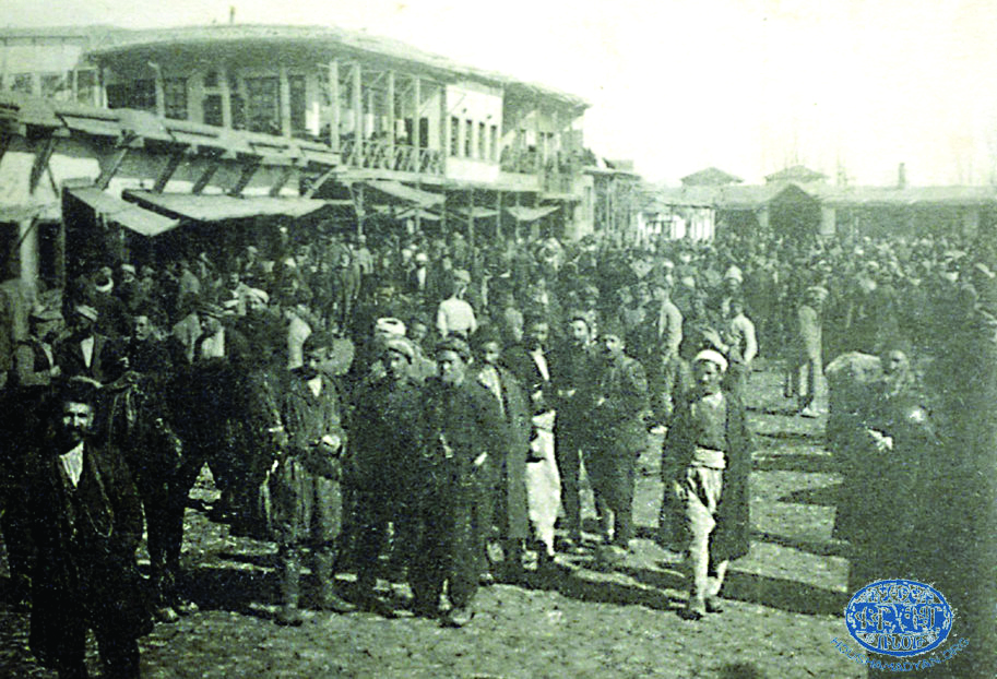 The market of the city of Erzindjan (Source: Raymond H. Kévorkian/Paul B. Paboudjian, Les Arméniens dans l’Empire Ottoman à la veille du Génocide, Paris, 1992, www.houshamadyan.org).