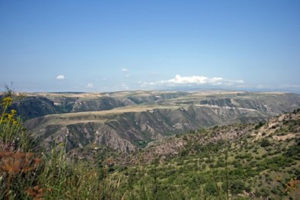 The mountain plateaus of Syunik, viewed from Berdzor (Lachin) (Photo: Former Weekly editor Antranig Kasbarian, Oct. 2020)